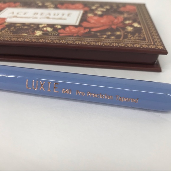 Luxie Pro Face Brush & Ace Beauté Bronzer Palette - Picture 3 of 8